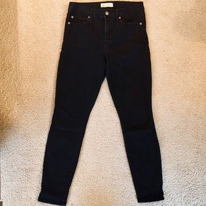 GAP High-rise True Skinny Jeans in black (28R)